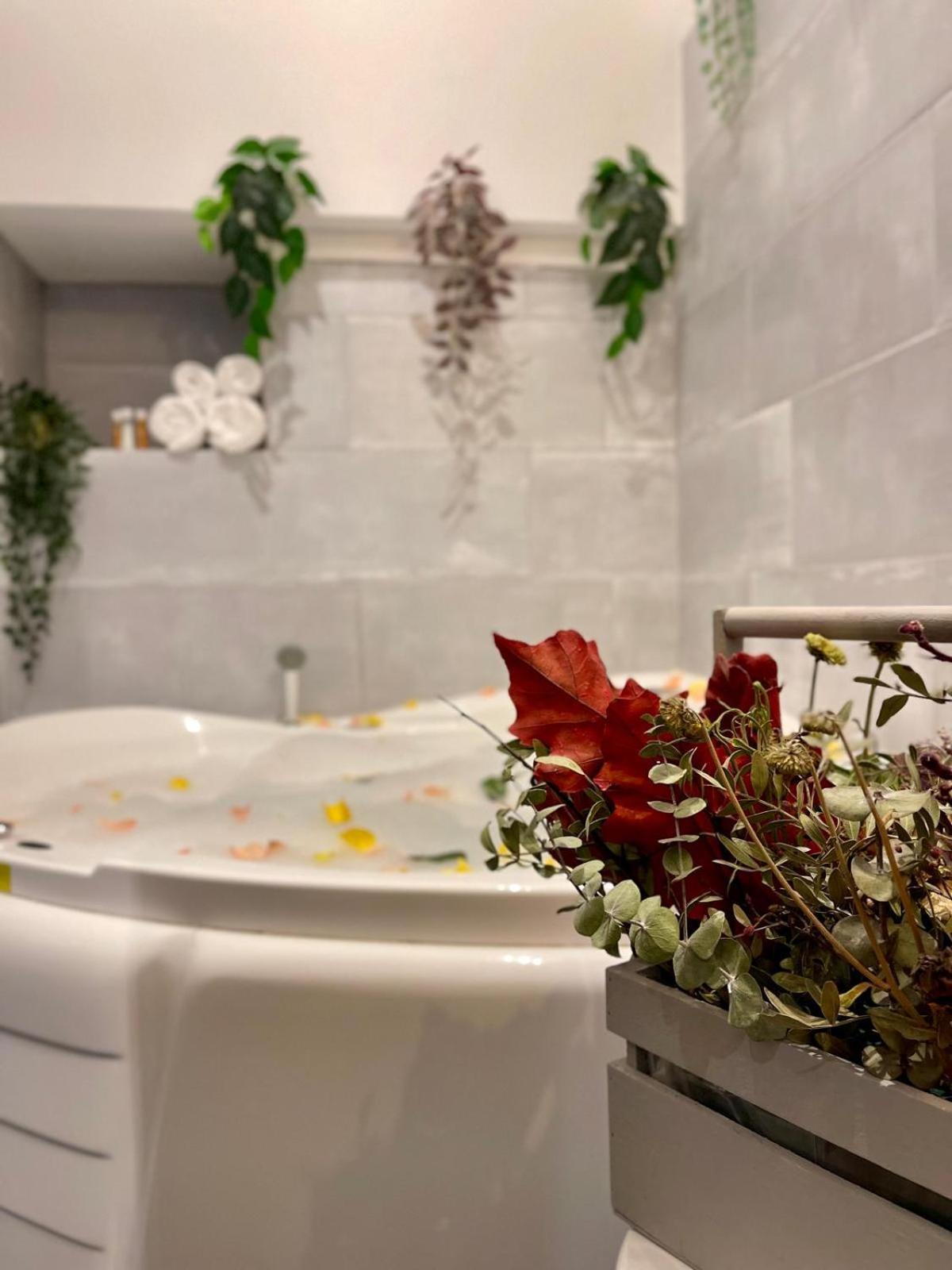 Old Town Jacuzzi Studio Boekarest Buitenkant foto