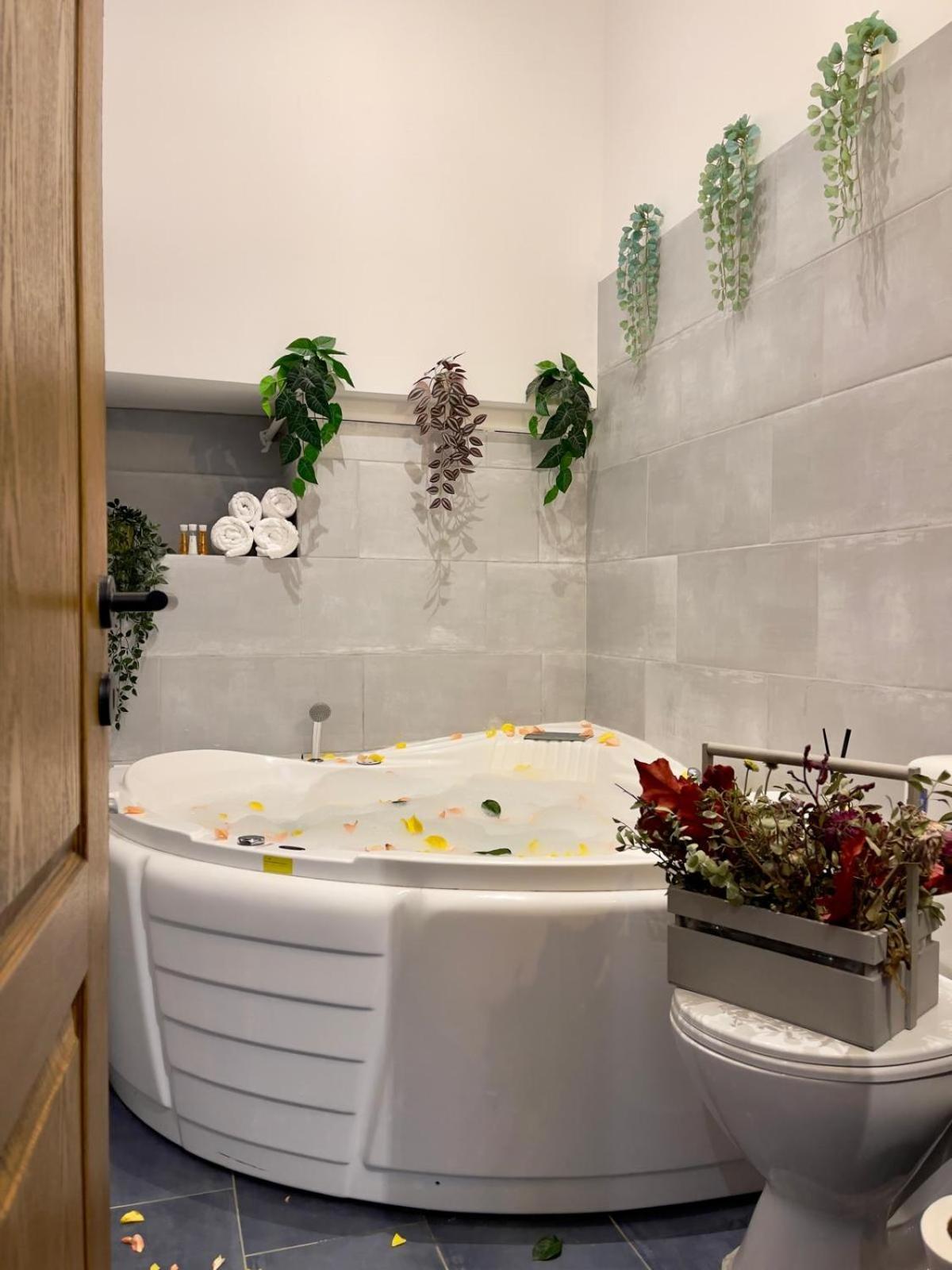 Old Town Jacuzzi Studio Boekarest Buitenkant foto